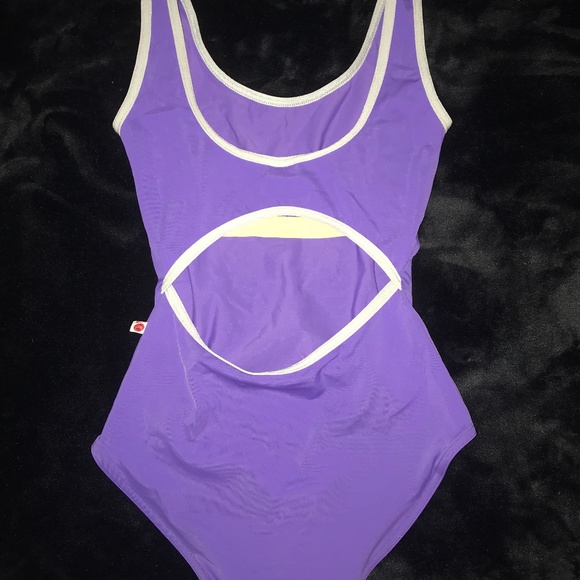 Yumiko Veronique Leotard - Picture 2 of 9